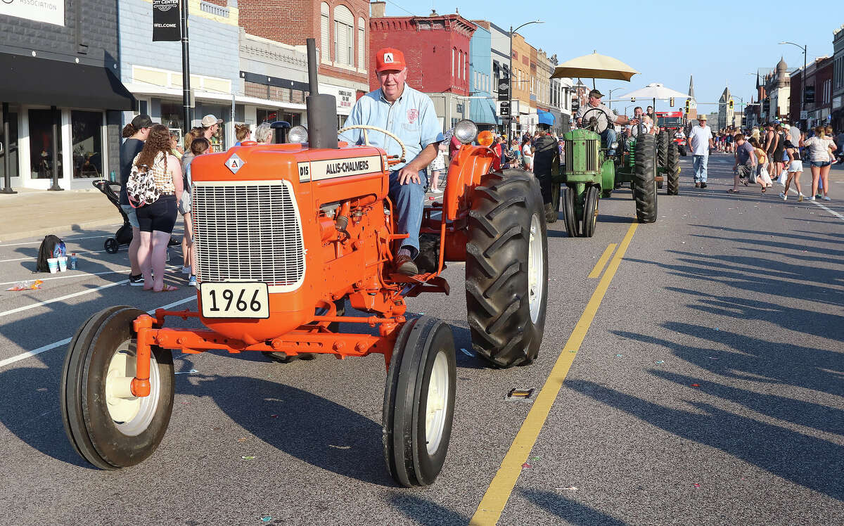 Thousands watch Jersey County Fair parade in Jerseyville