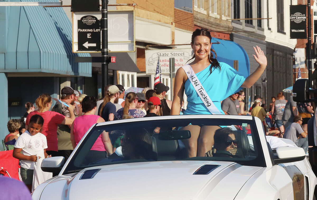 Thousands watch Jersey County Fair parade in Jerseyville