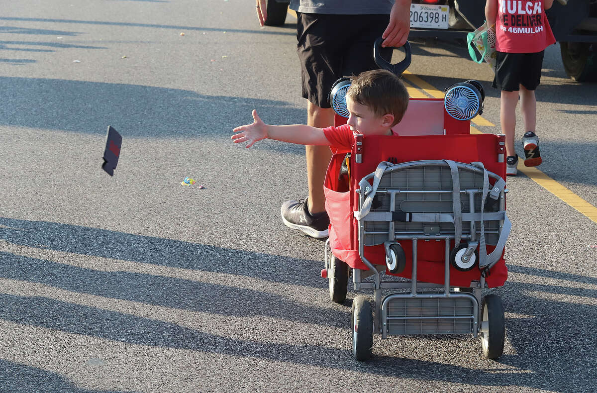 Thousands watch Jersey County Fair parade in Jerseyville