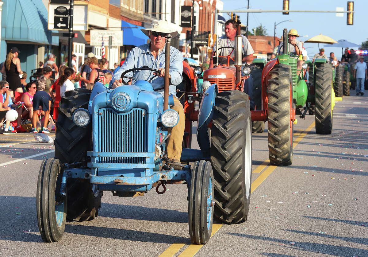 Thousands watch Jersey County Fair parade in Jerseyville