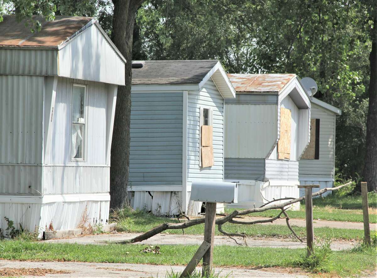 Panel balks at renewing Granite City mobile home park license