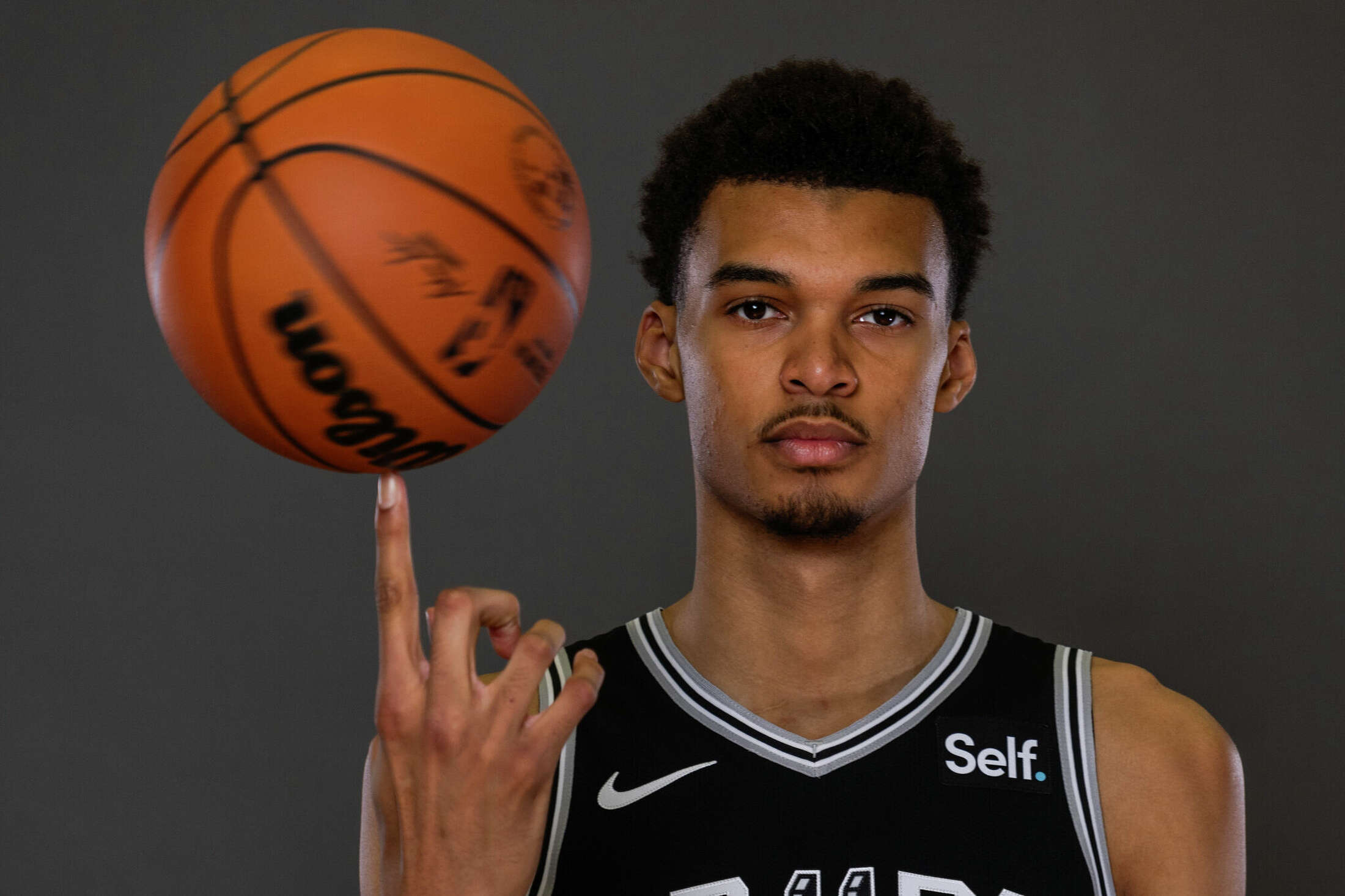 Spurs Share Behind The Scenes Look At Wembanyamas Rookie Photo Shoot