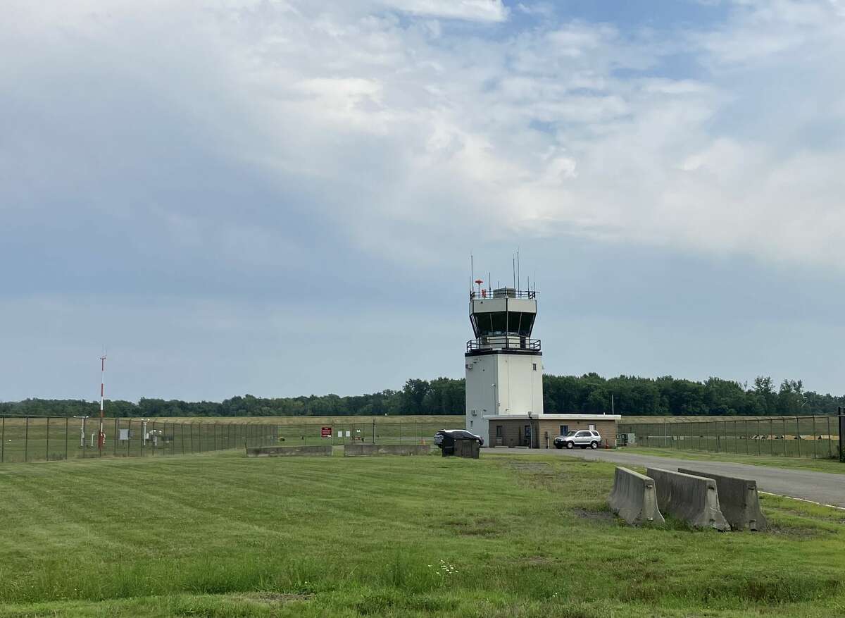 why-hartford-s-mayor-thinks-brainard-airport-should-shut-down