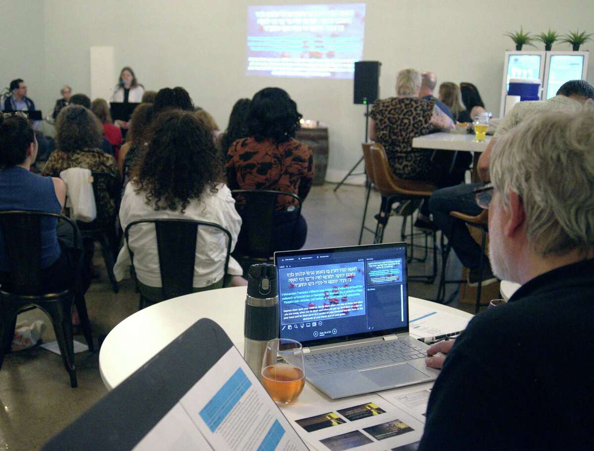 Houston's Warehouse Shabbat offers prayer service with jazz club feel