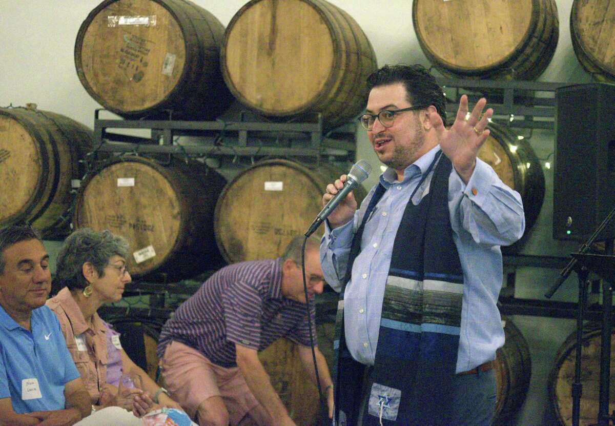 Houston's Warehouse Shabbat offers prayer service with jazz club feel