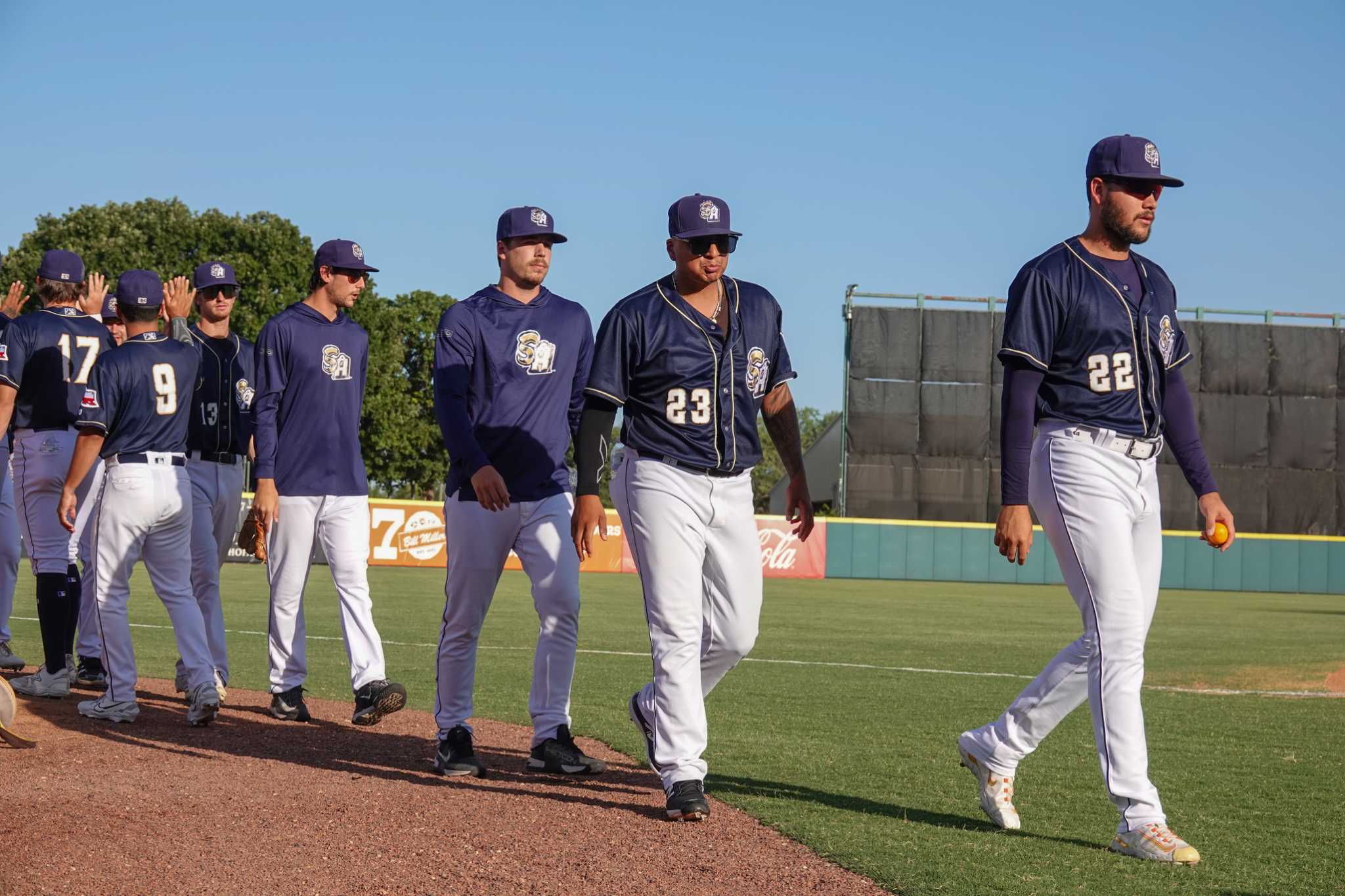 Uni Watch - A few hits and strikeouts for baseball's new duds - ESPN