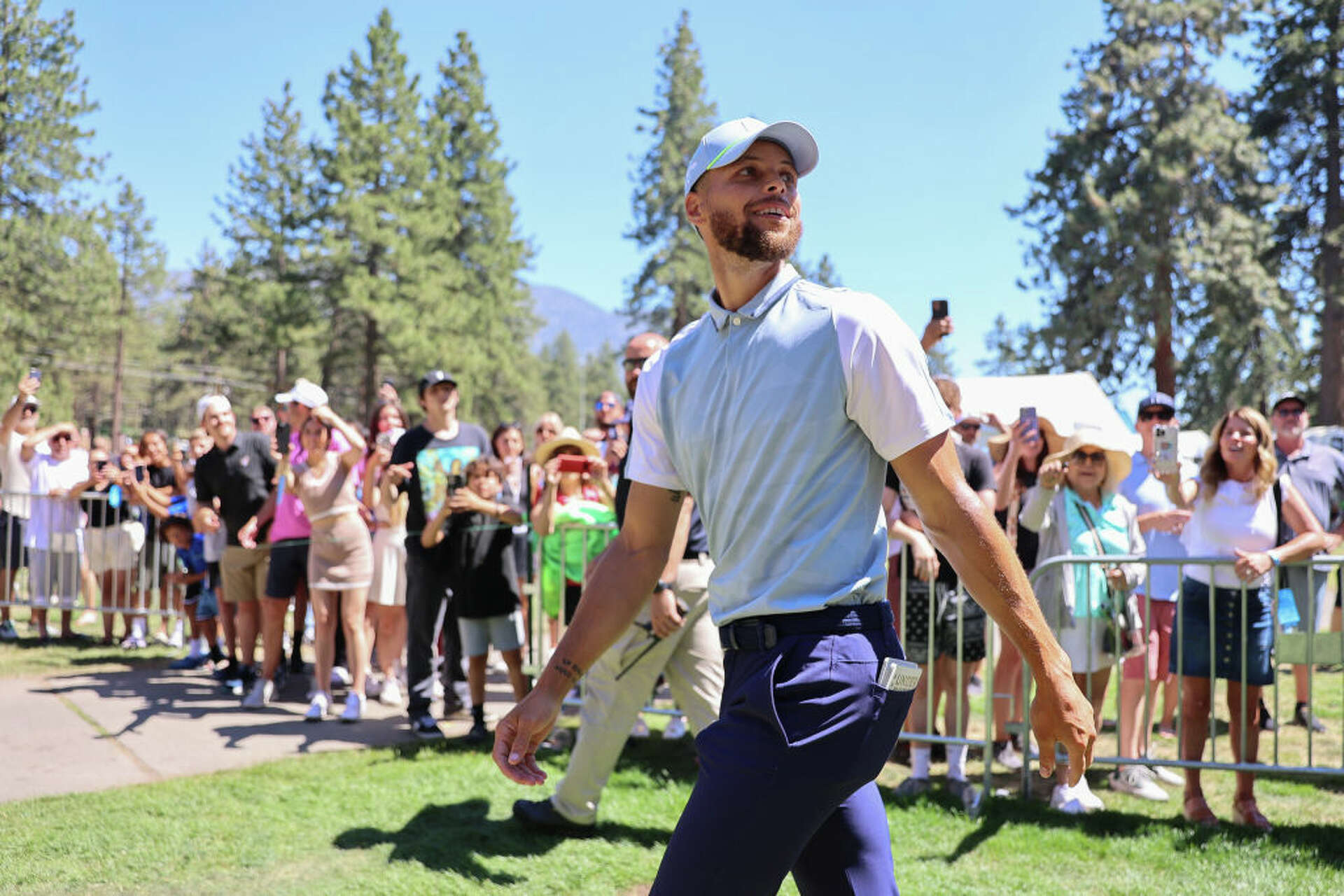 Steph Curry nails holeinone at ACC golf tournament in Tahoe(02)