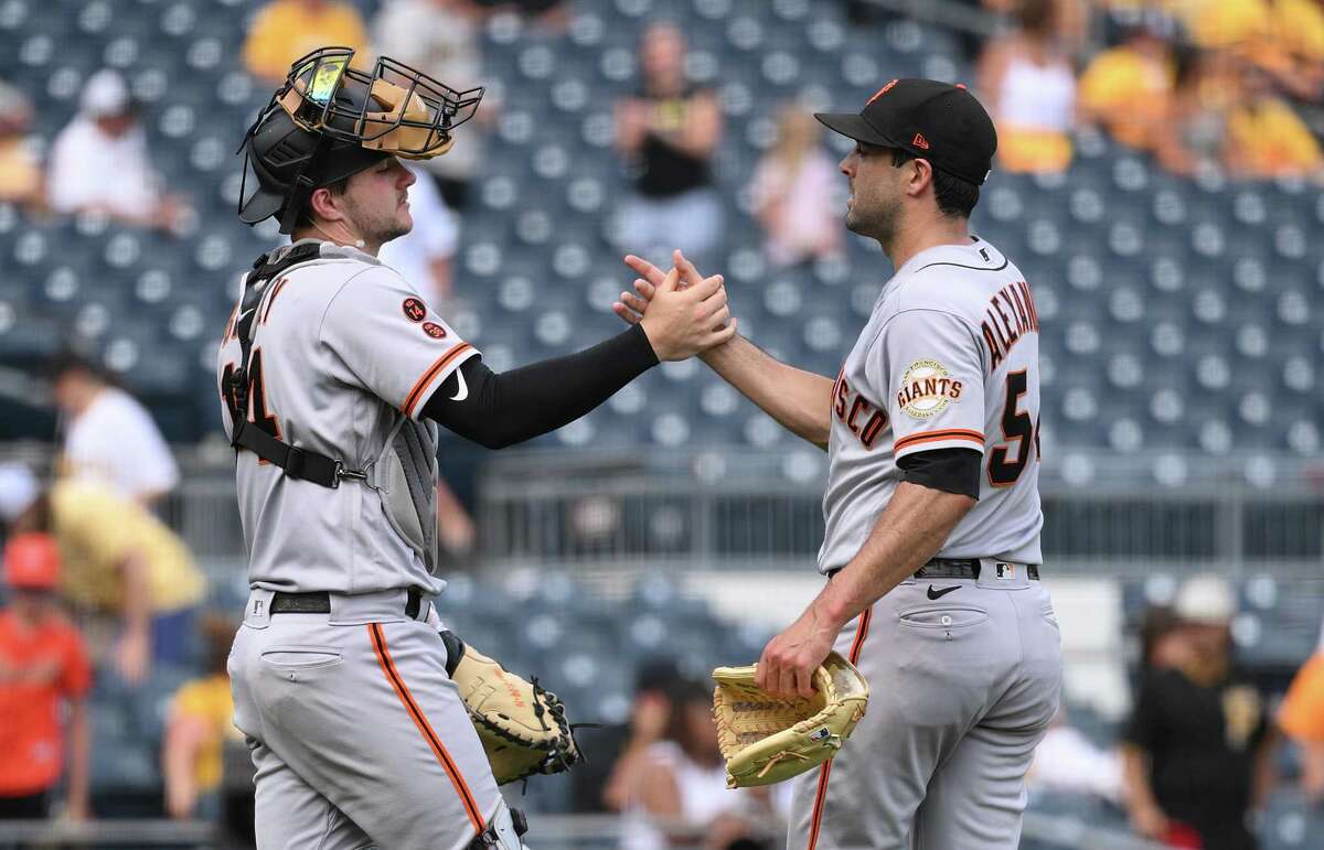 SF Giants sweep Pirates with five-run 10th inning in 8-4 win