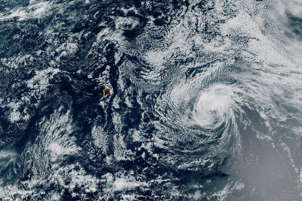 Tropical Storm Calvin nears Hawaii, flash flooding possible