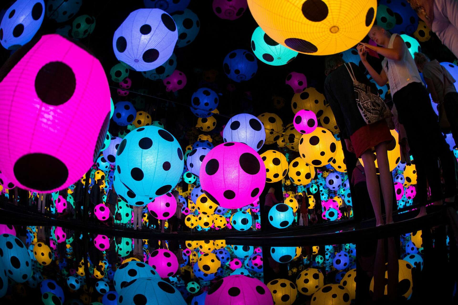 SFMOMA to host viral 'Infinity Mirror Room', image size:1920x1280