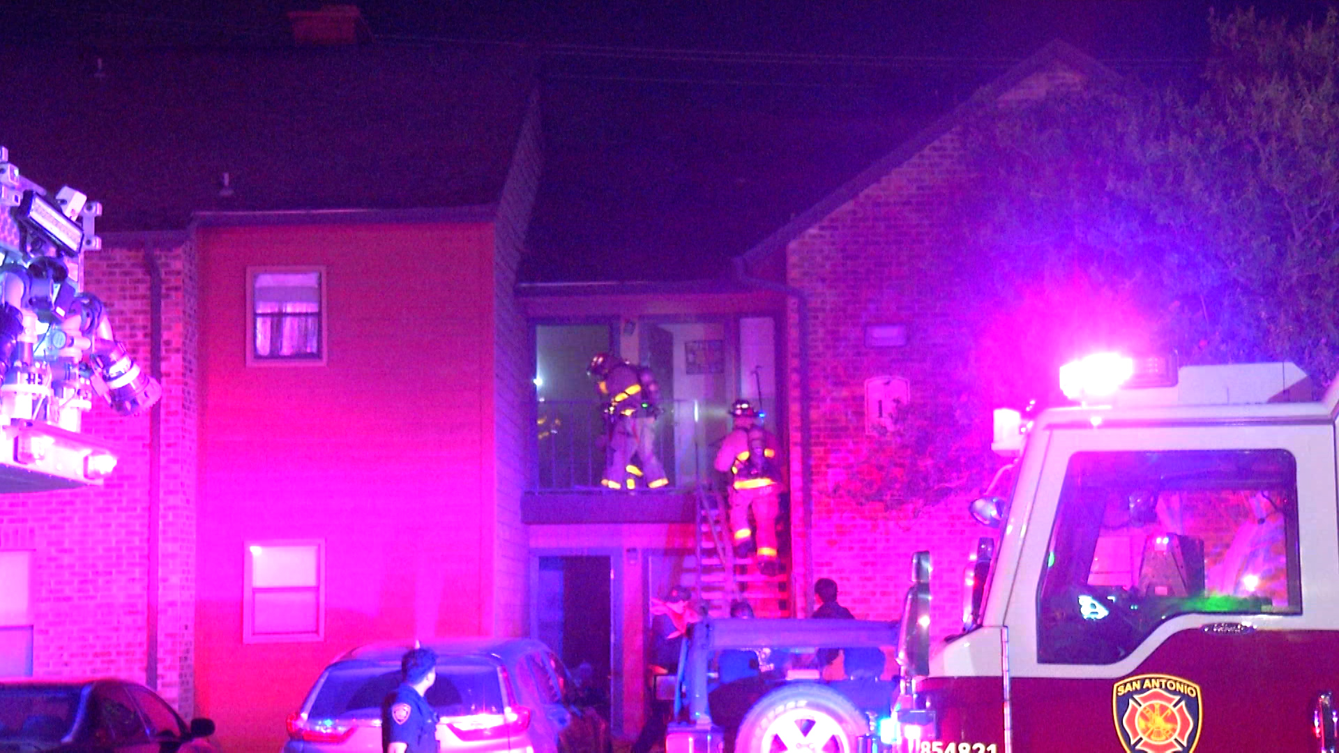North Side apartment fire displaces more than a dozen residents