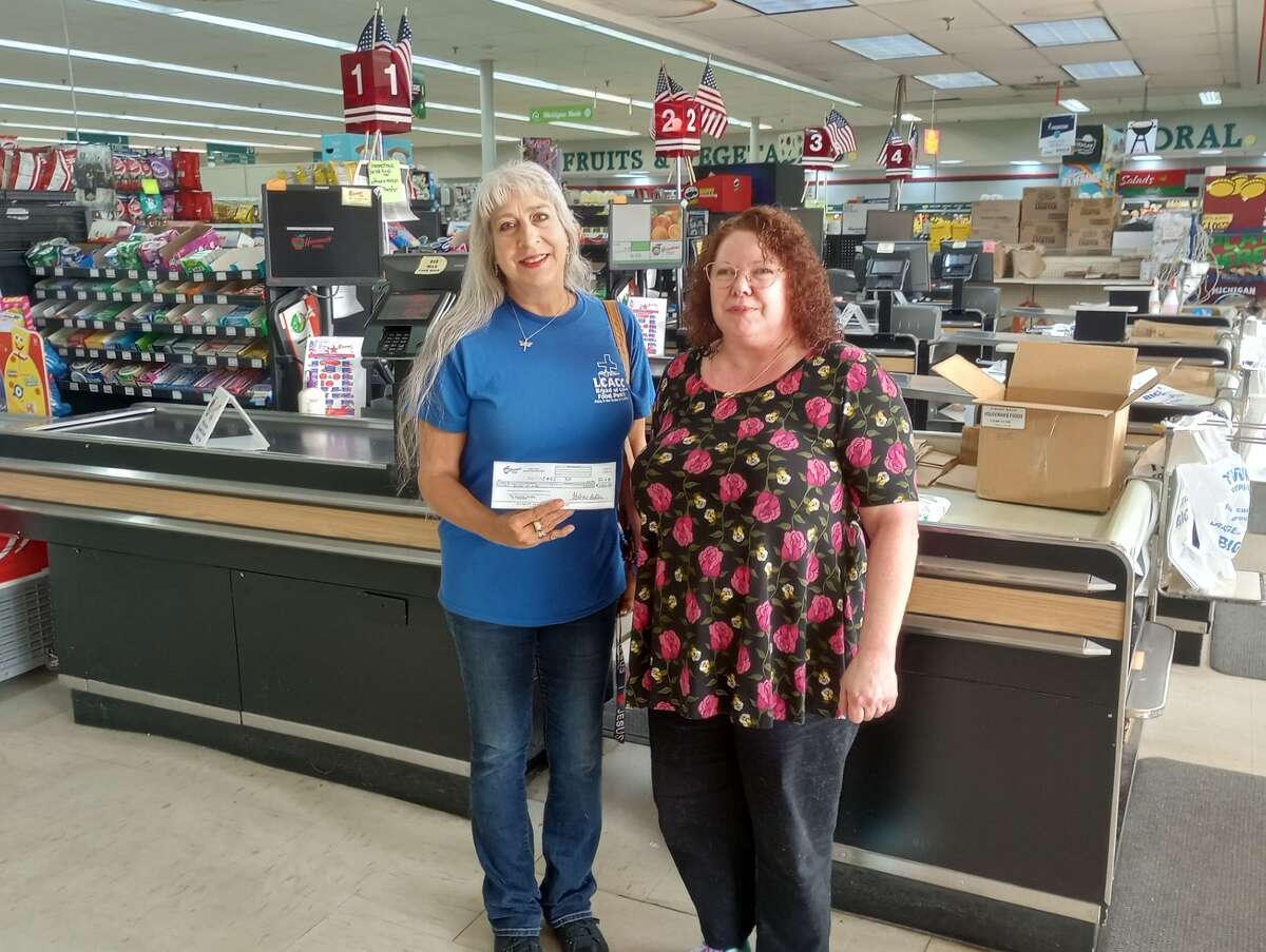 Houseman's Foods in Baldwin donates 1,452 to Bread of Life Pantry