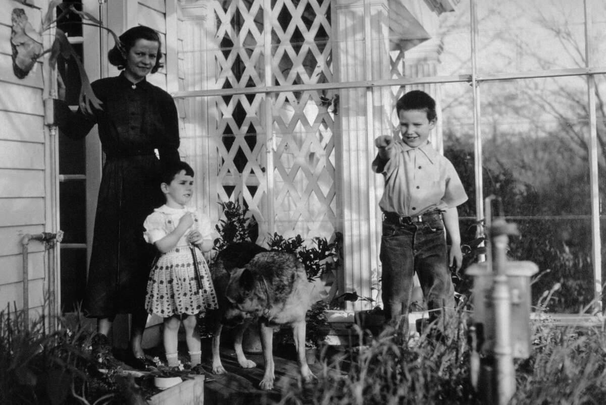 Kitty Oppenheimer stands next to her daughter and son in a 1940 photograph.