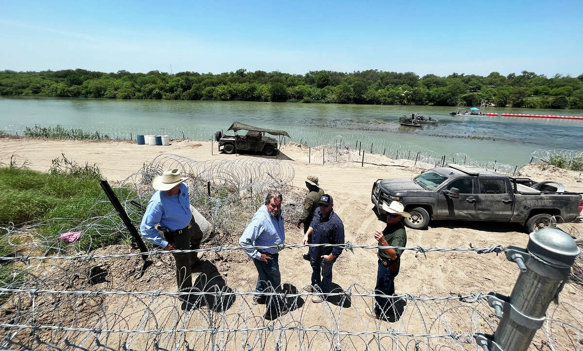 Texas Dps Put Up Razor Wire On Border Property Despite Owners Protest