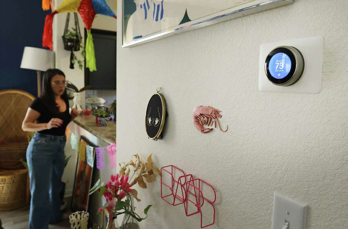 How much power does CPS Energy save by taking over your thermostat?