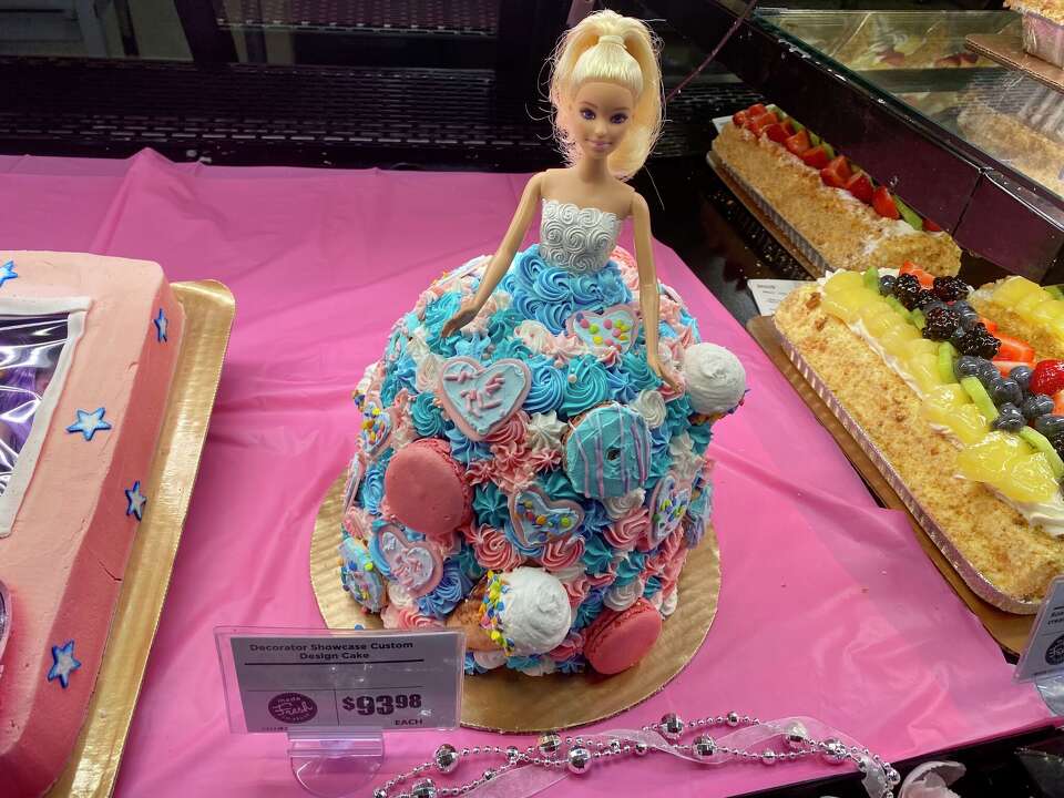 These cakes from HEB went viral online in 2023