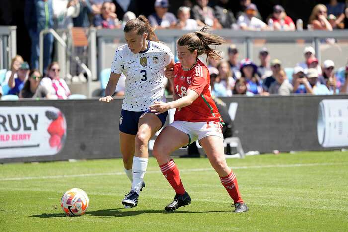 USWNT stars Crystal Dunn, Alex Morgan are true soccer moms - Los Angeles  Times