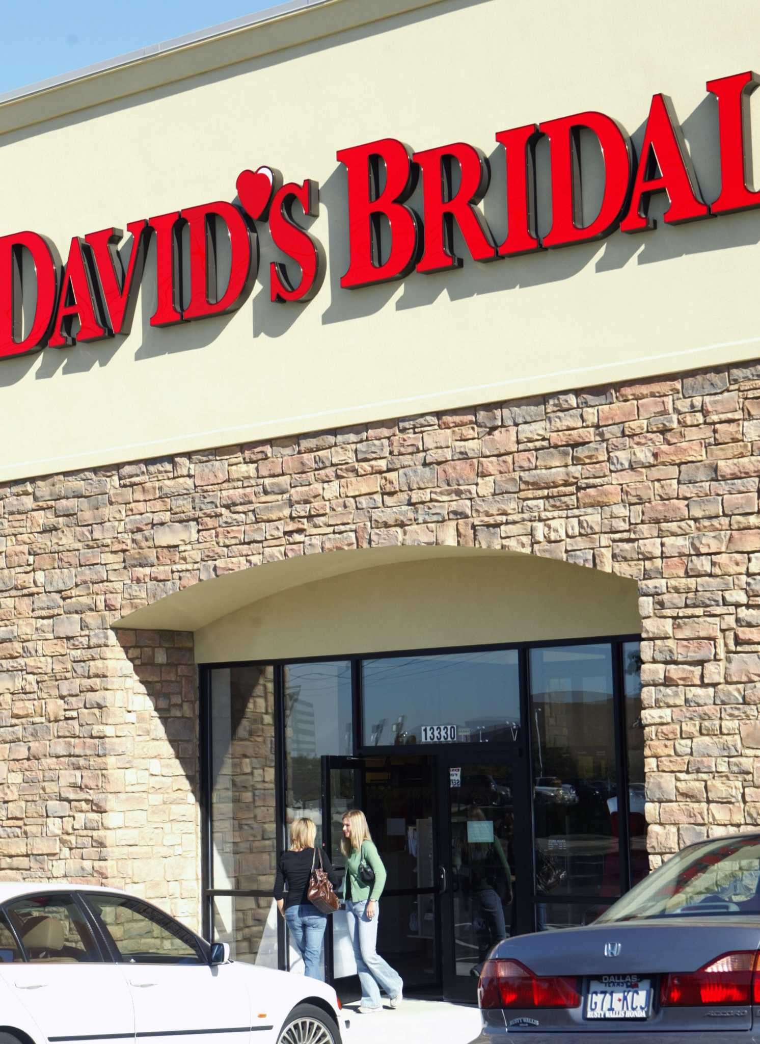 David’s Bridal closing nearly all Texas stores