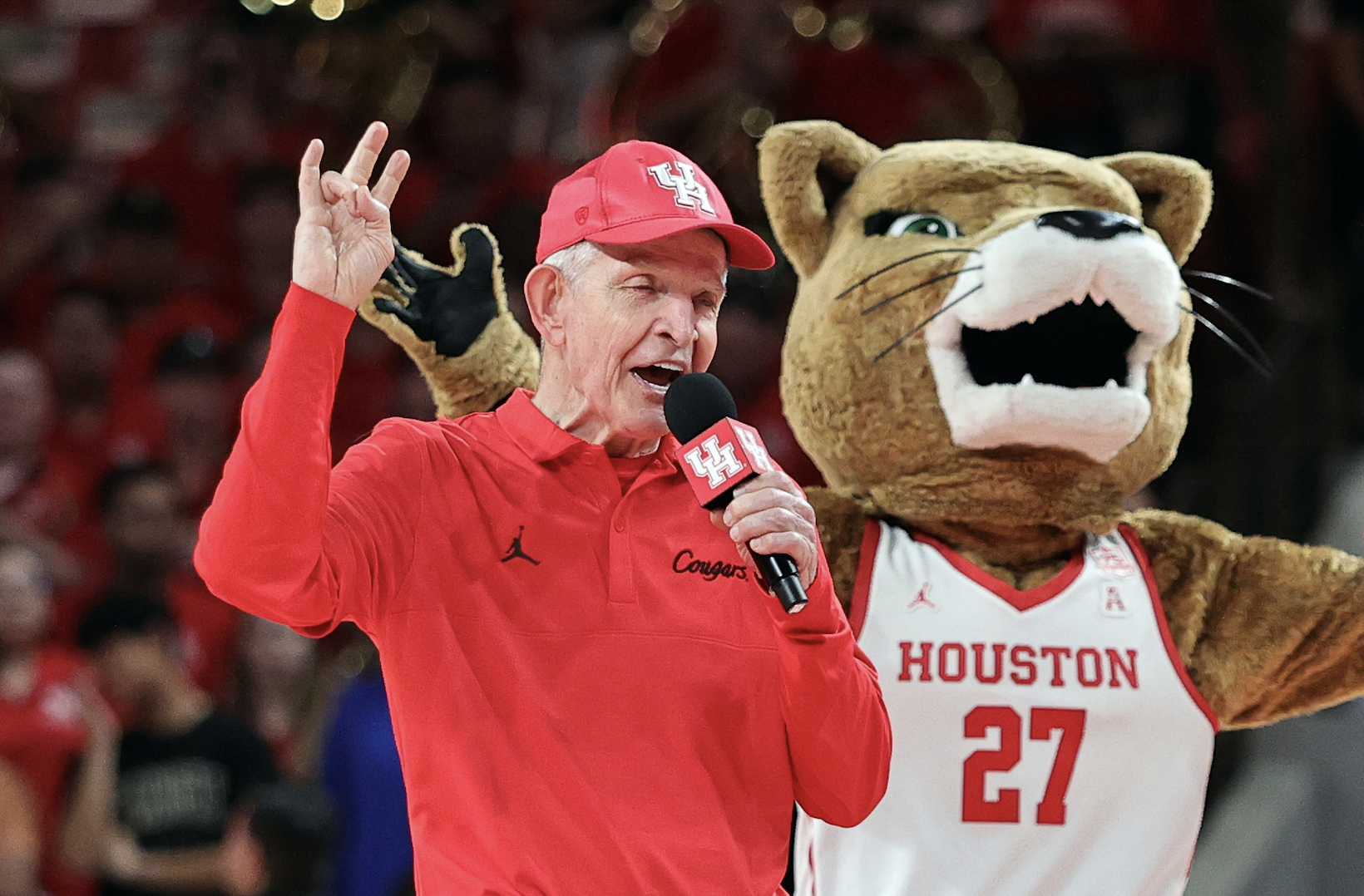 UH basketball strikes $1 million NIL deal with Mattress Mack