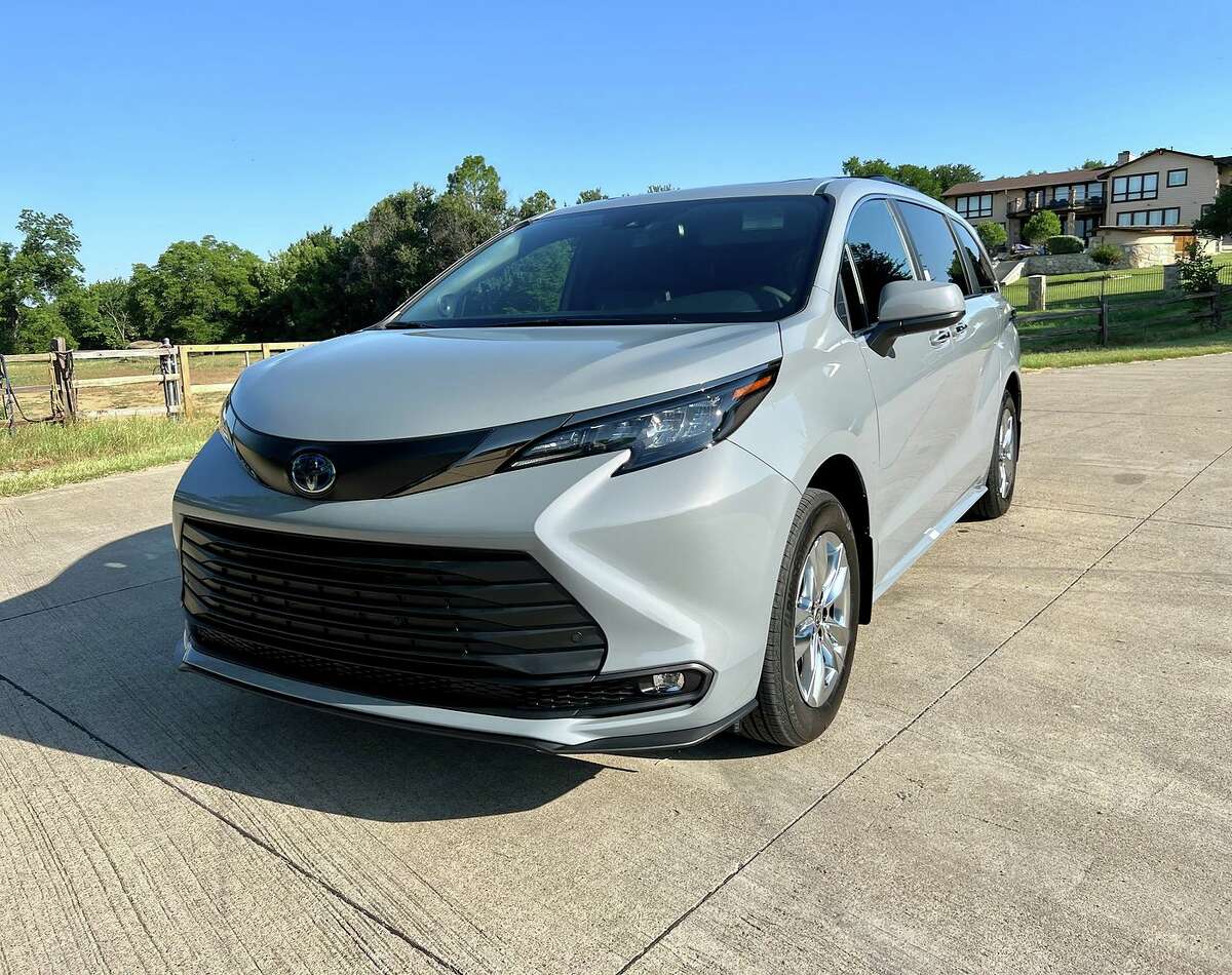 REVIEW 2023 Toyota Sienna XLE AWD Woodland Edition