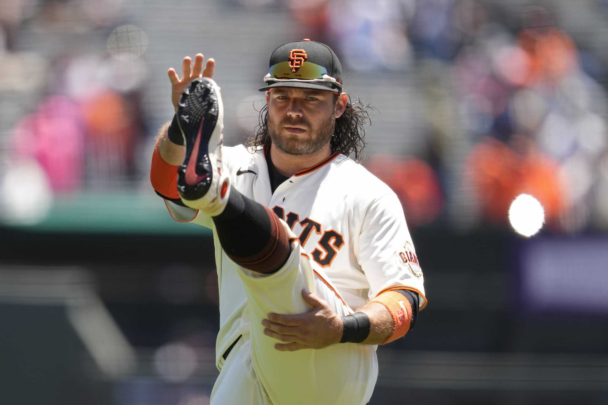 Giants notes: Brandon Crawford's sore knee opens a host of questions - The  Athletic