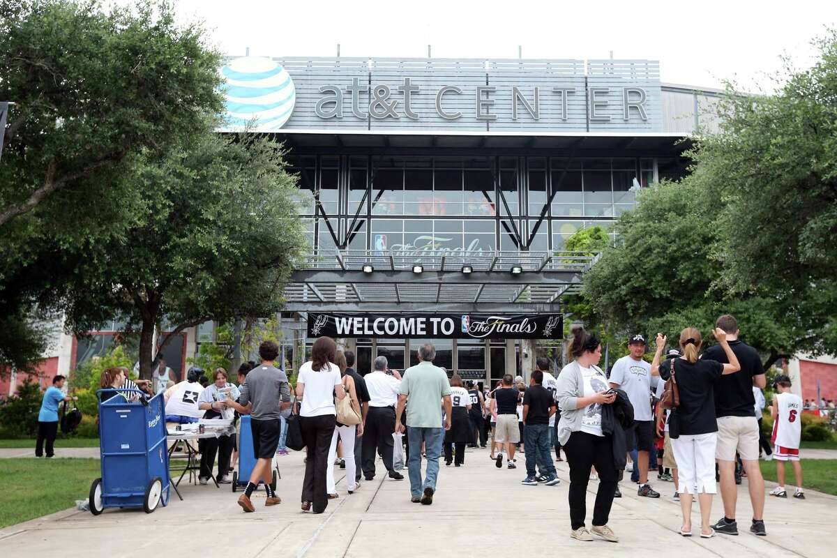 San Antonio Spurs consider a downtown move