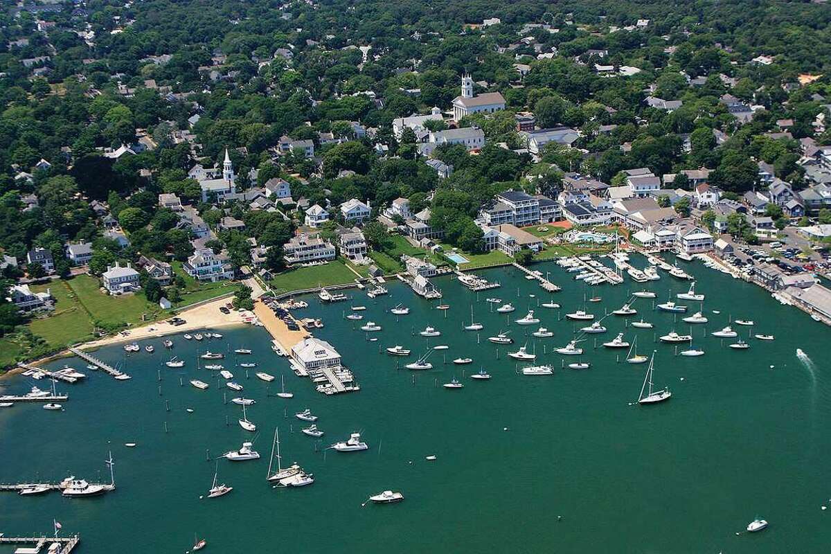 Norwalk man dies after plane crash at Martha's Vineyard, officials say