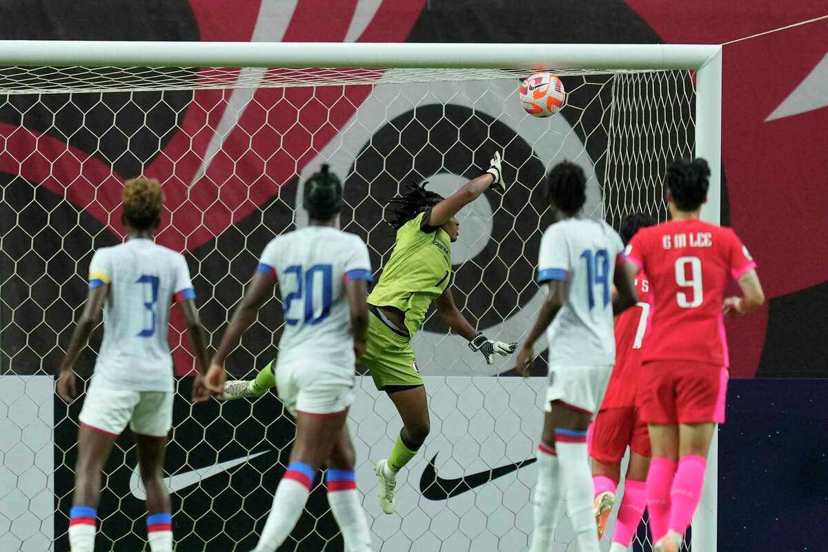 England edges Haiti in tough opener at women's World Cup