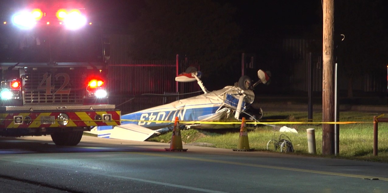 Houston plane crash leaves 1 dead, dozens without power