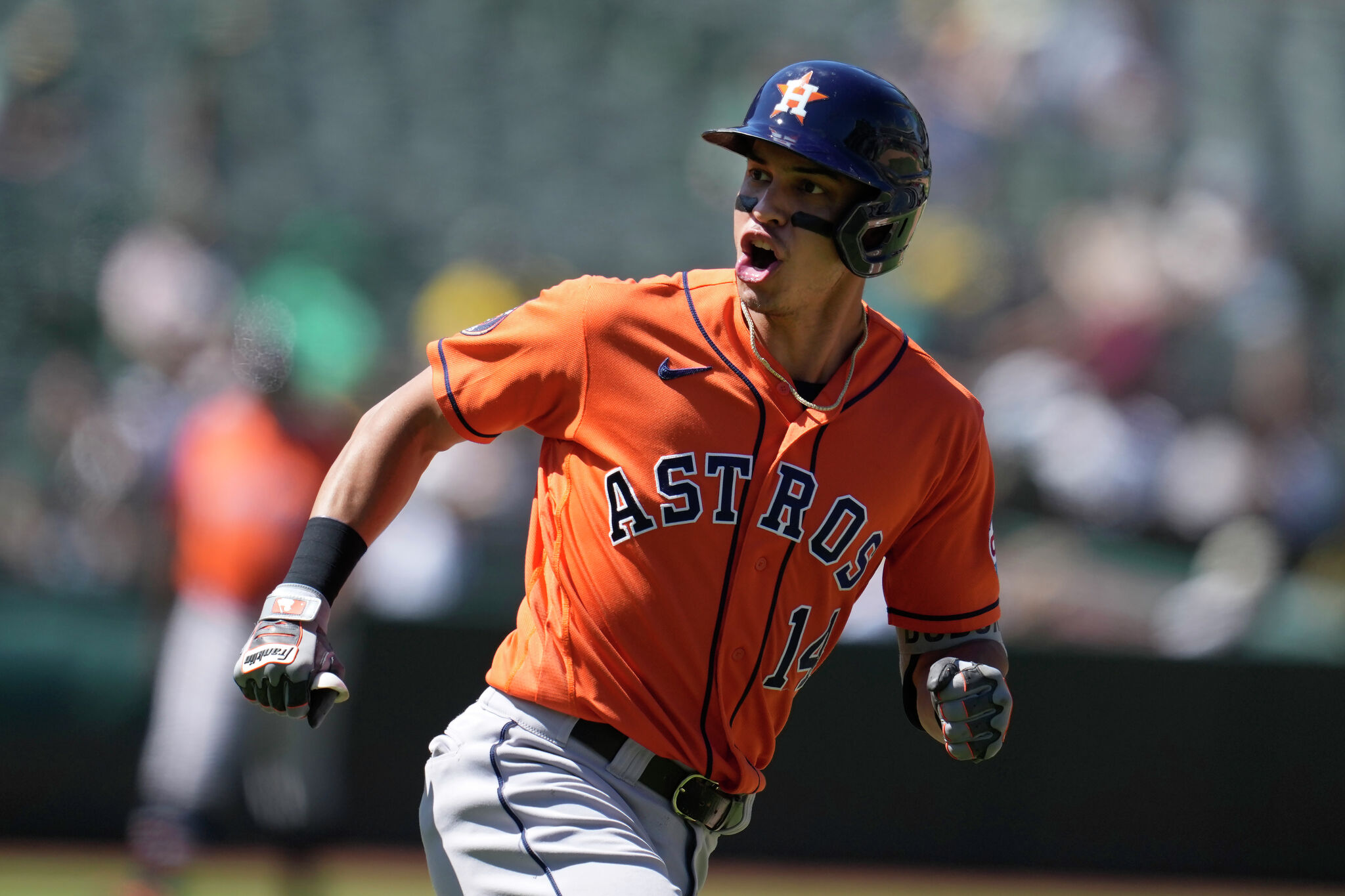 Astros' Mauricio Dubón recalls how MLB star helped save childhood home