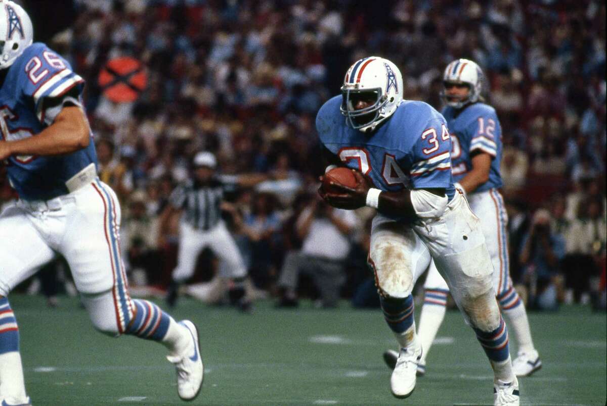 A Look At The Oilers' Throwback Uniforms The Titans Will Wear