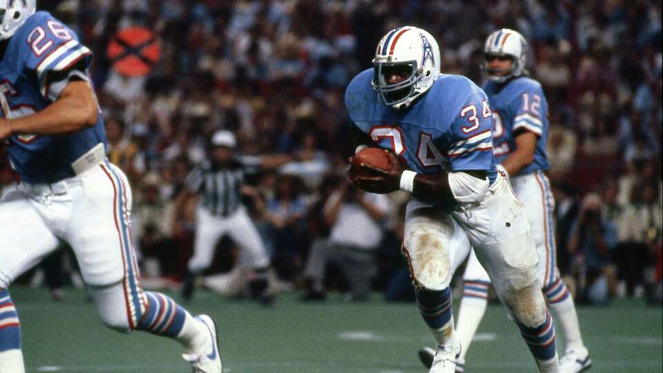 08/28/1980 - Houston Oilers Rob Carpenter (26) blocks for teammate Earl Campbell (34) after handoff from quarterback Ken Stabler (12) in the Astrodome against the Buffalo Bills.