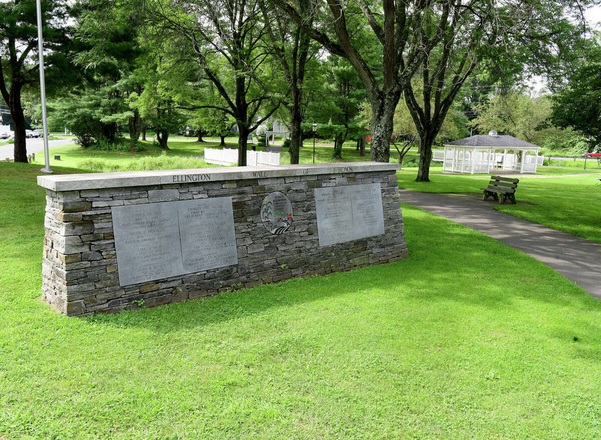 Ellington to remember Lenzy Wallace's legacy on Wall of Honor