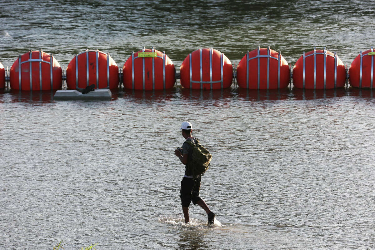 justice-department-sues-texas-over-buoys-on-rio-grande