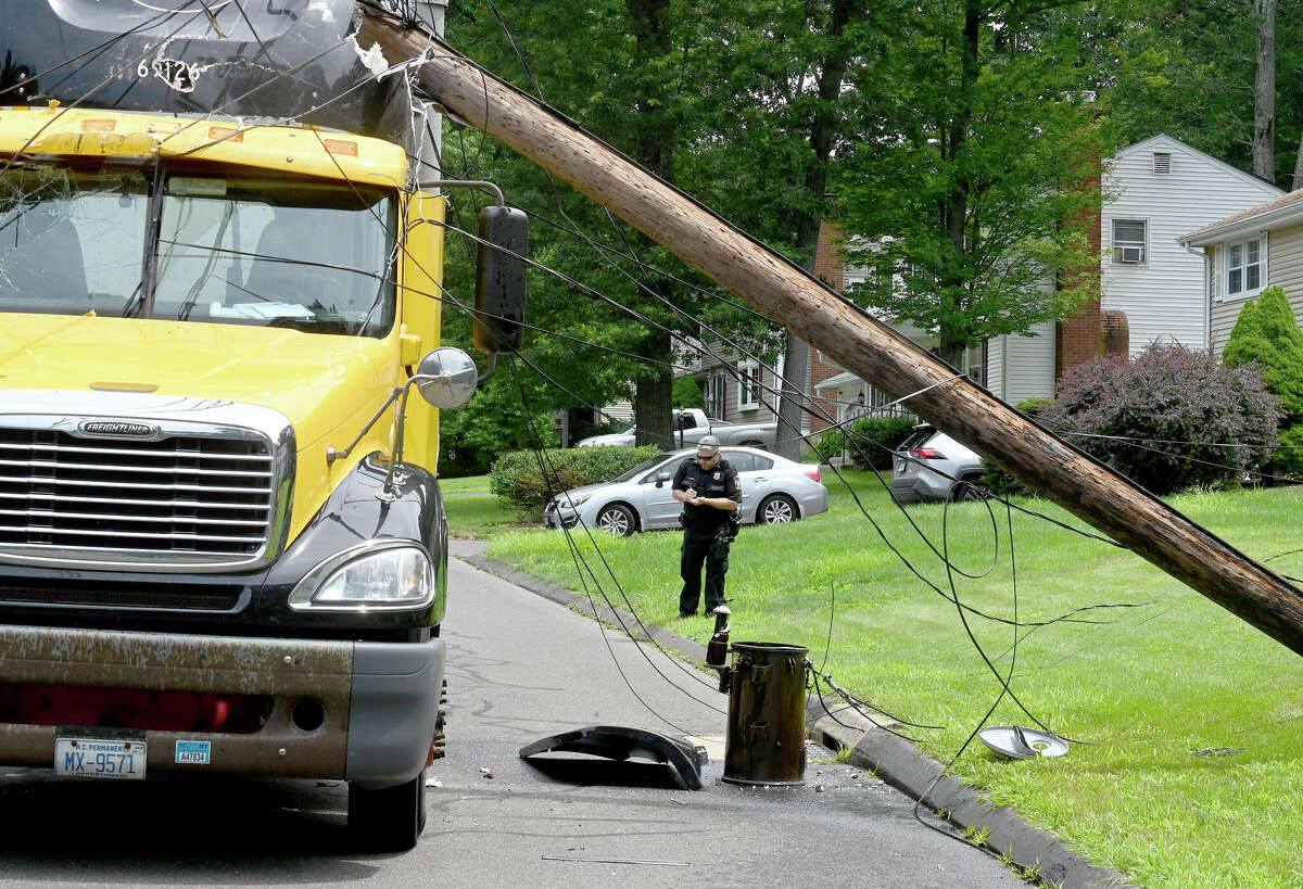 Pickup+driver+cuts+a+utility+pole%2C+downing+wires+on+Cowpath+Road+Saturday+night