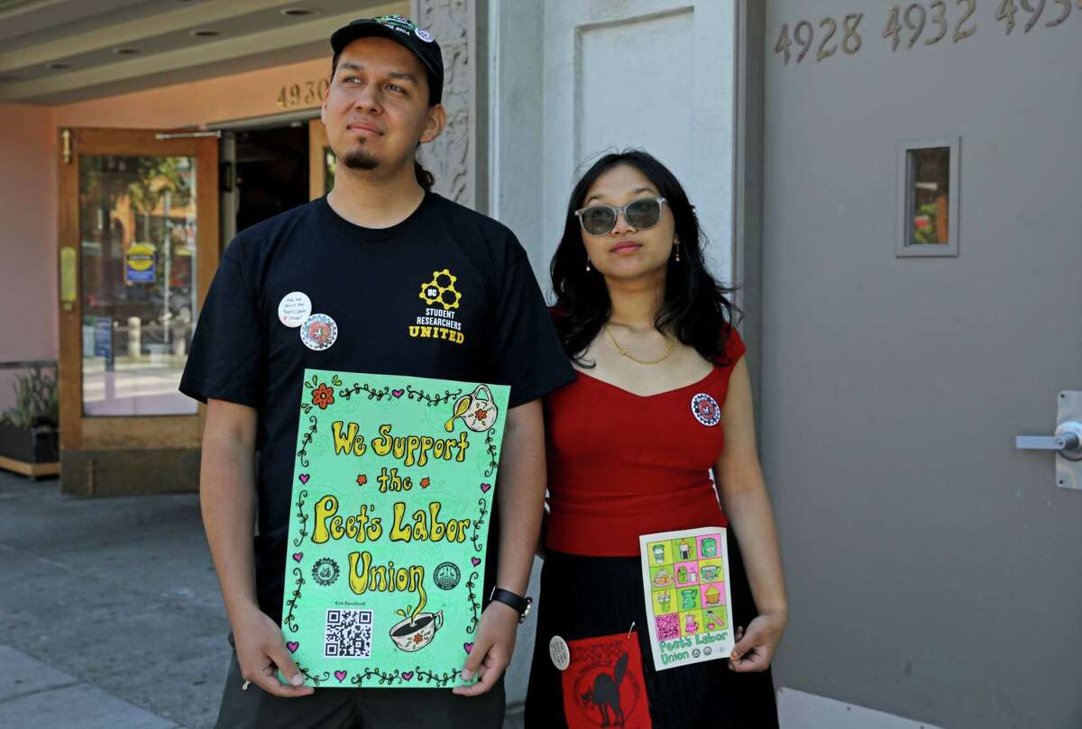 Miguel Ochoa, left, a Peet’s Coffee team member, and Deya Rith, a shift lead, in Oakland. Workers at Peet’s start voting Tuesday on unionization.
