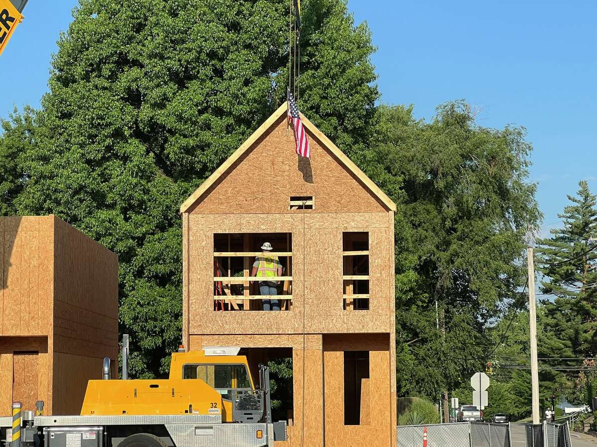 Roofs go on City Walk homes under construction in Edwardsville