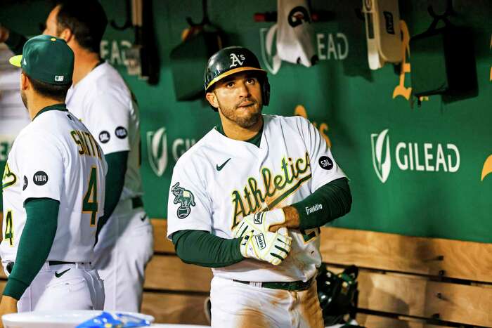 A's fan groups invade friendly Oracle Park in protest to keep team