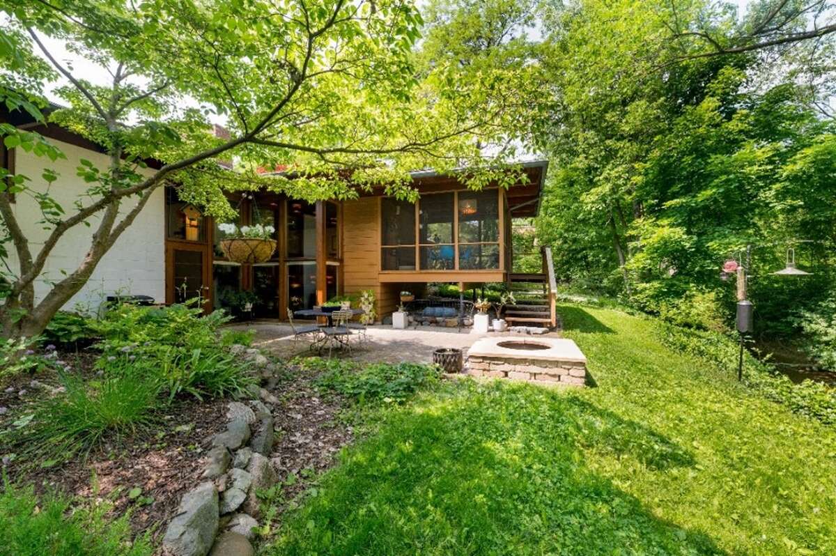 Mid Century Modern Midland features homes by Francis E. “Red” Warner