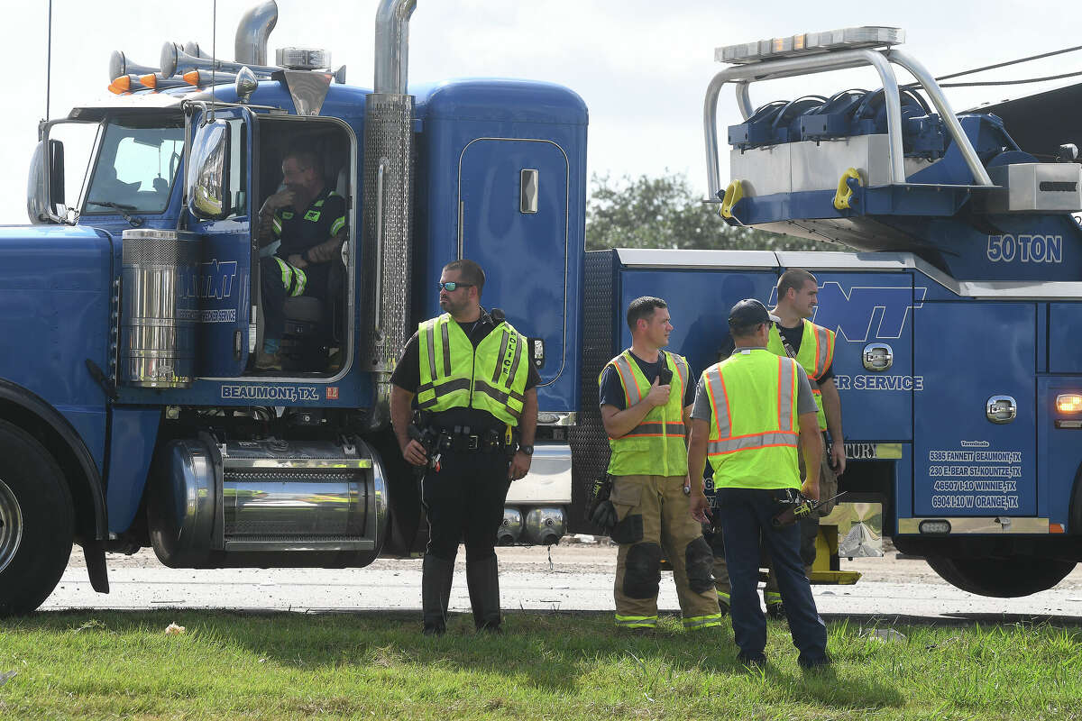 Beaumont Interstate 10 South traffic stopped by wreck