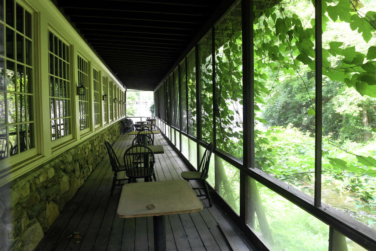 Judge orders occupants of Weston's Cobb's Mill Inn back to court