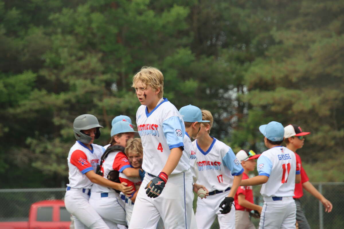 Northeast wins title in dramatic walkoff