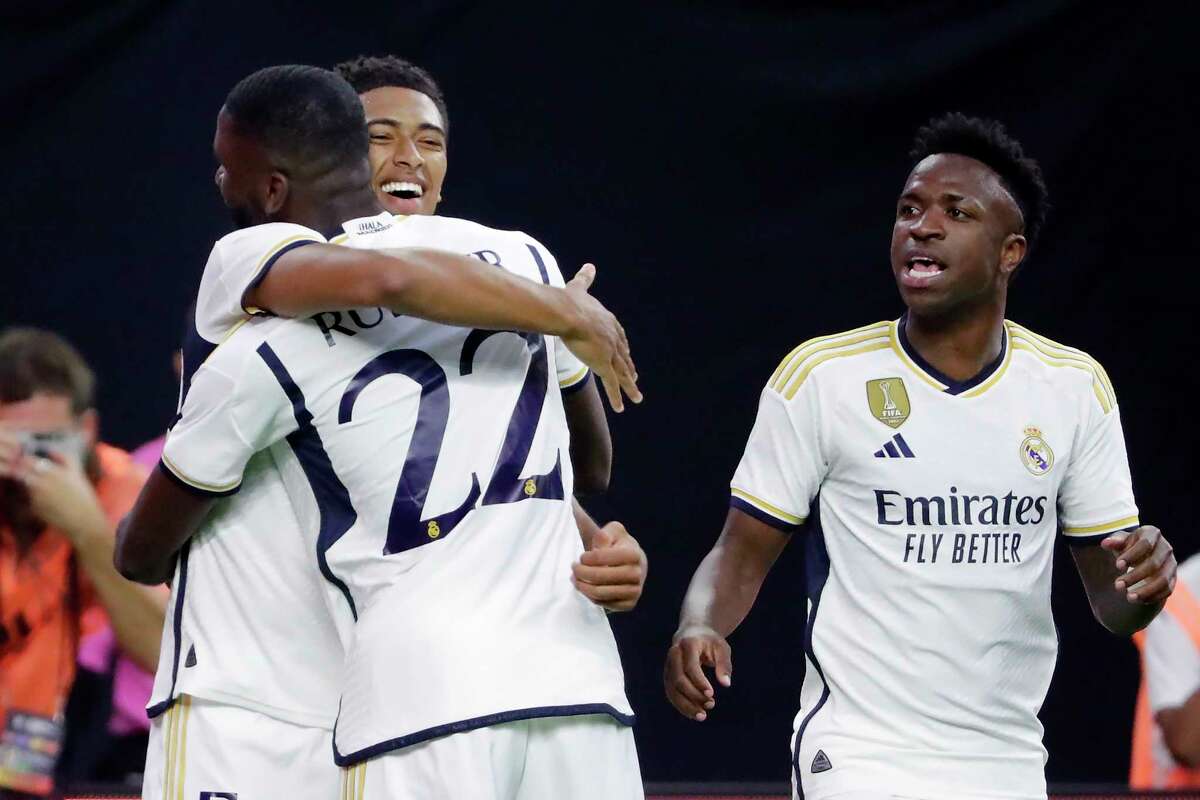 Soccer Champions Tour: Real Madrid takes down Man United