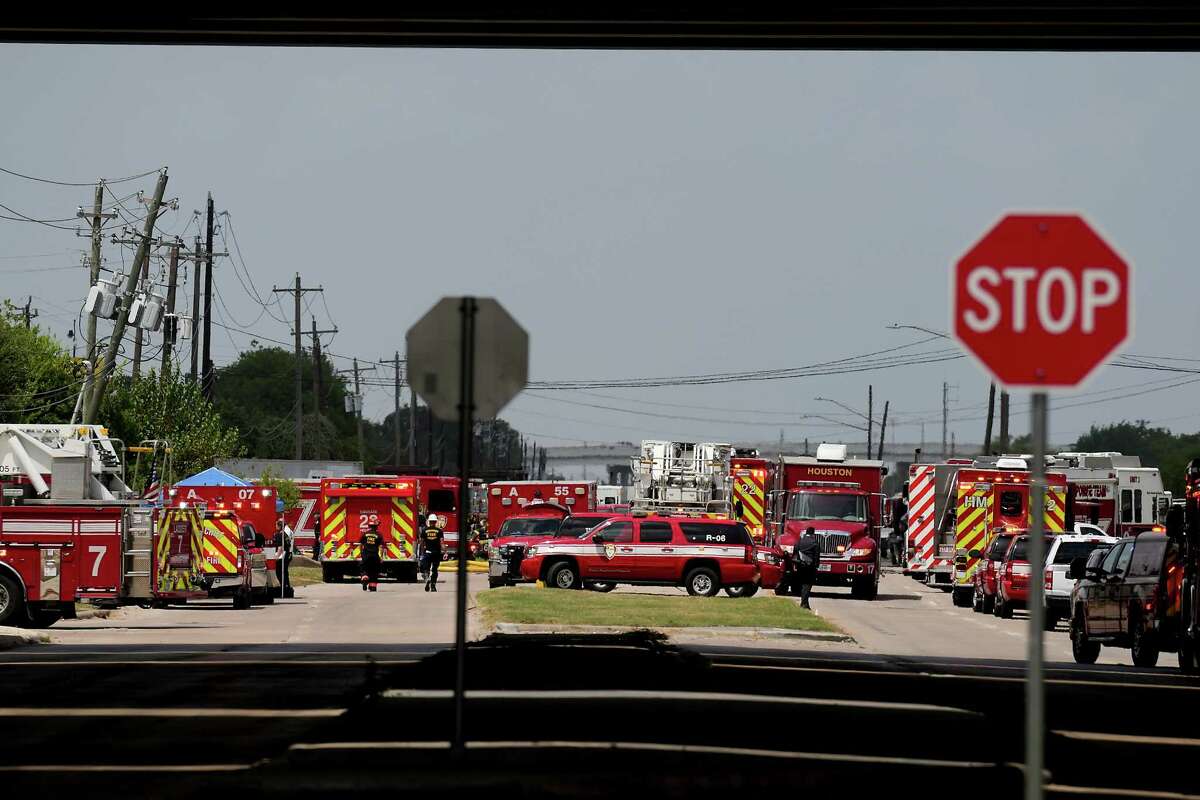 Firefighters extinguish blaze in southwest Houston