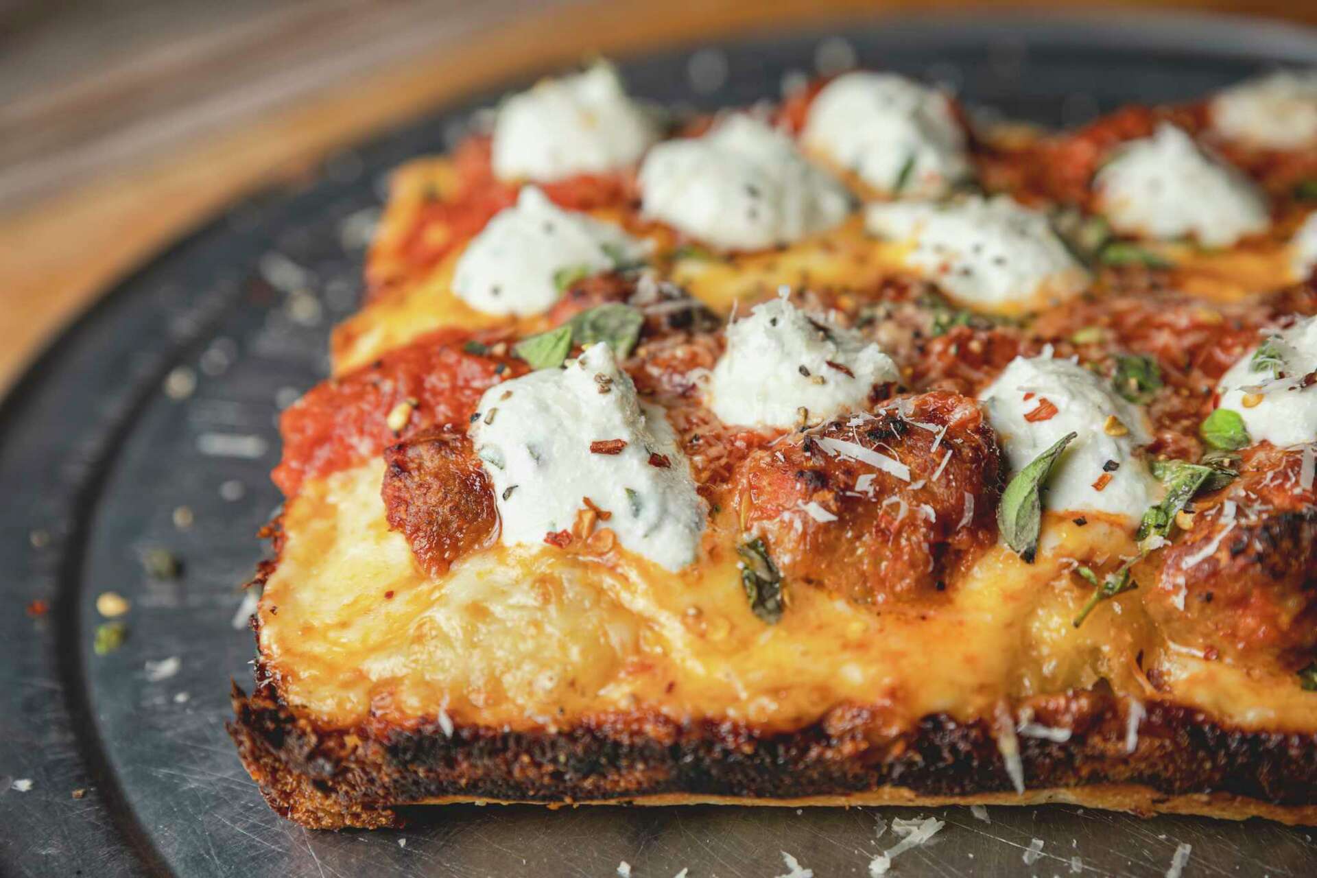 Gold Tooth Tony's Houston review: Detroit-style pizzas with bold quirk