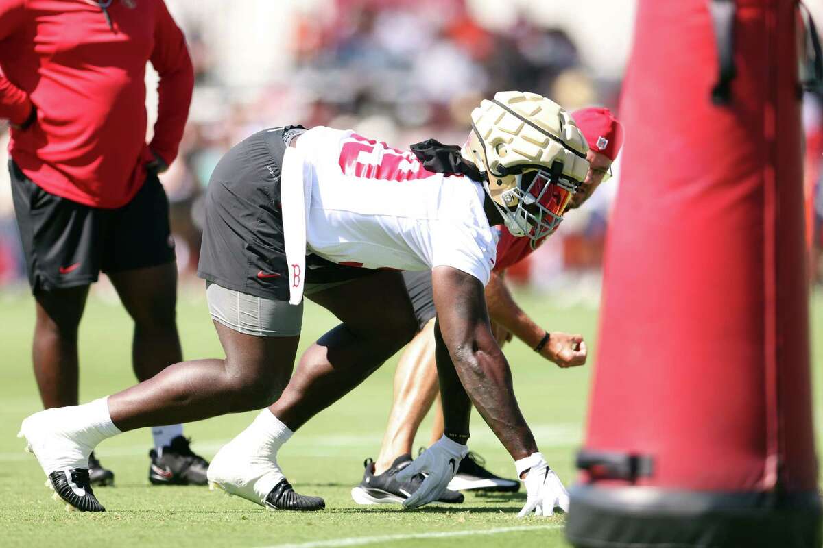 Vets Visit San Francisco 49ers' Training Camp > U.S. Department of Defense  > Story