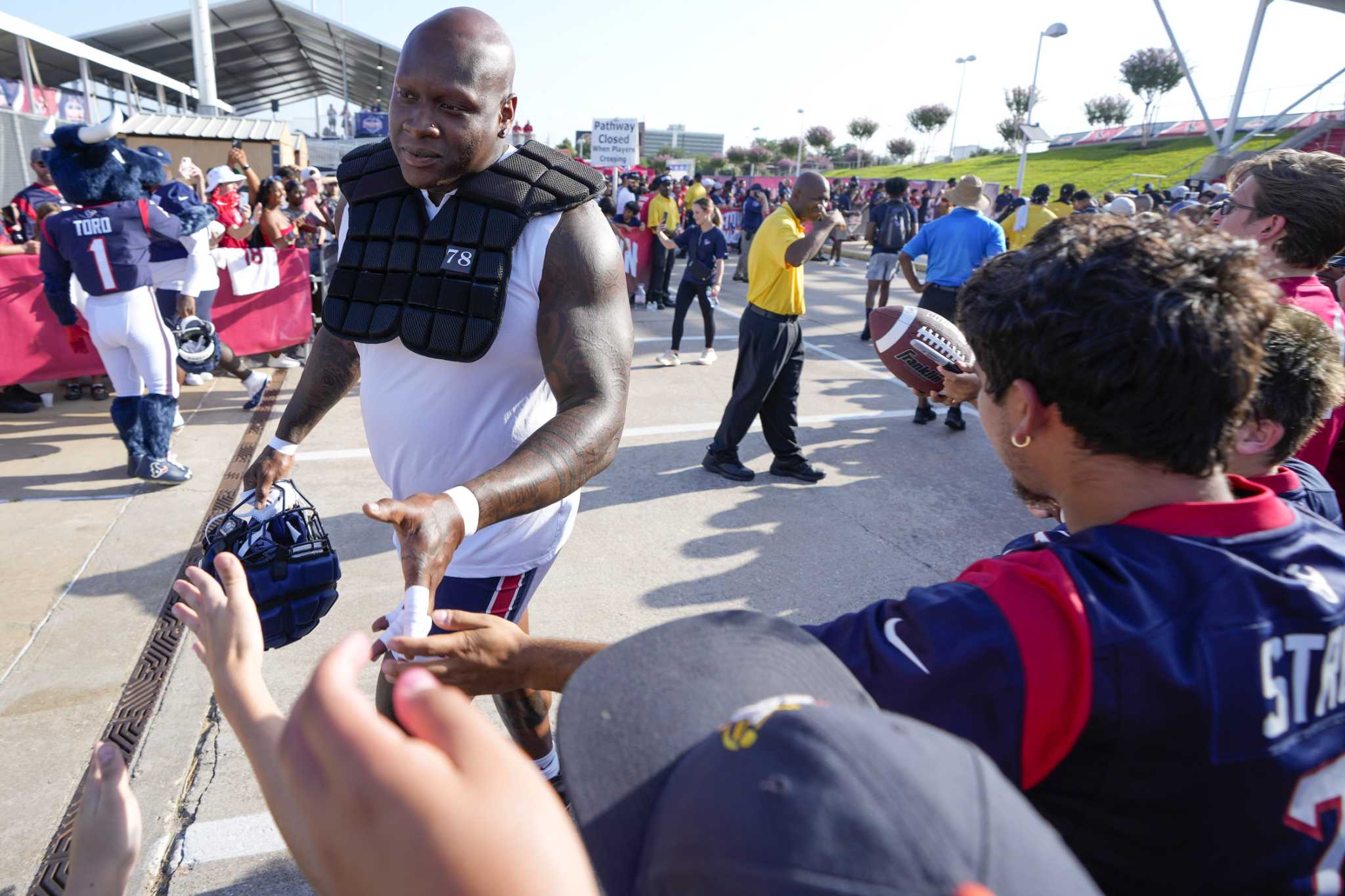 Texans' Laremy Tunsil not expected to play vs. Colts