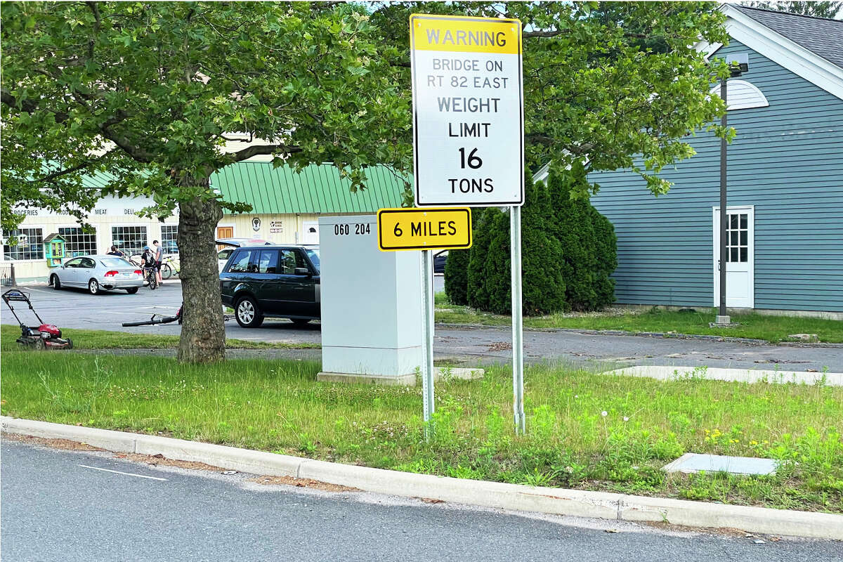 Haddam CT man beautifies overgrown public areas he calls 'eyesores'