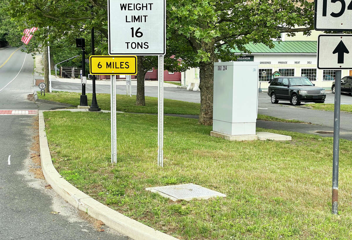 Haddam CT man beautifies overgrown public areas he calls 'eyesores'