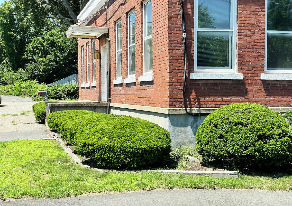 Haddam CT man beautifies overgrown public areas he calls 'eyesores'